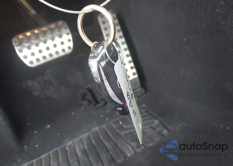 2015 Mercedes-Benz E 350 z USA, uszkodzony, nr VIN WDDHF5KB7FB100211